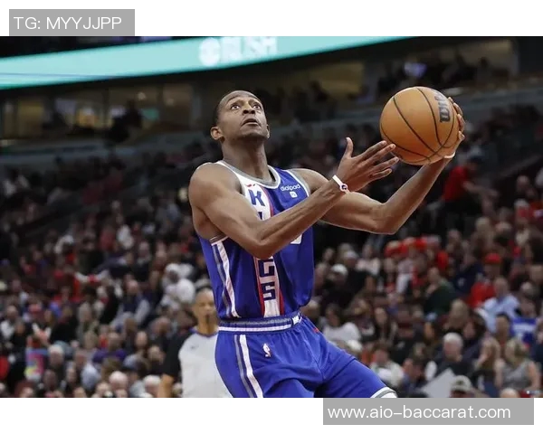 福克斯盛赞文班防守独特之处提升队友信心与进攻侵略性